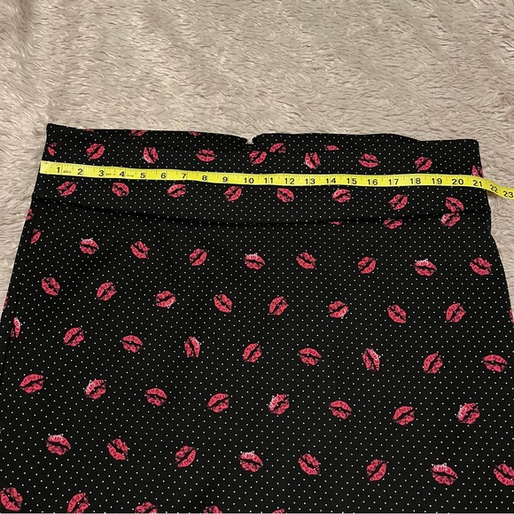 Torrid x Barbie Lips polka dot Pencil Skirt - Picture 4 of 8